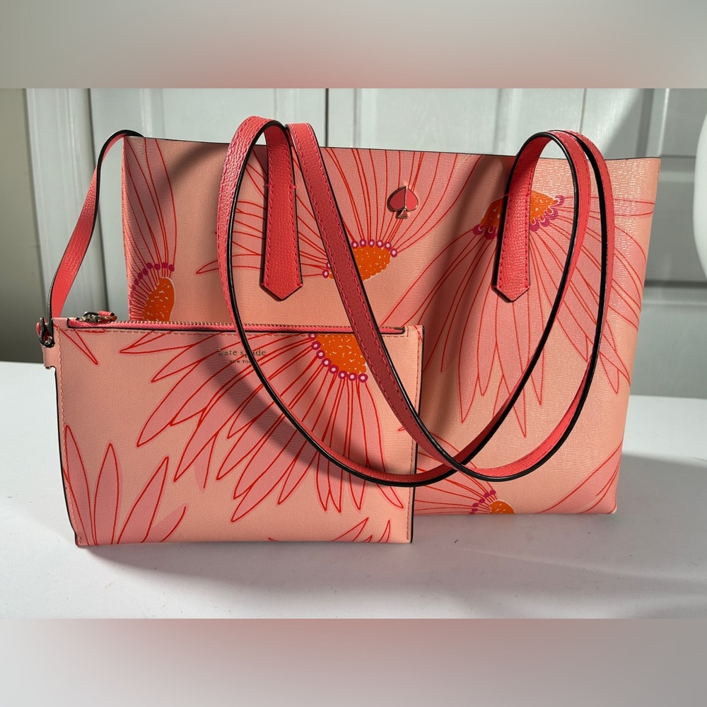 Kate Spade Molly Falling Flower Tote Matching Wristlet Set